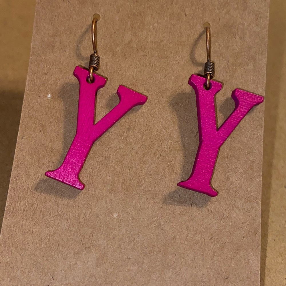 ☀️3/$9☀️ Letter “Y” Wood Earrings (Magenta)